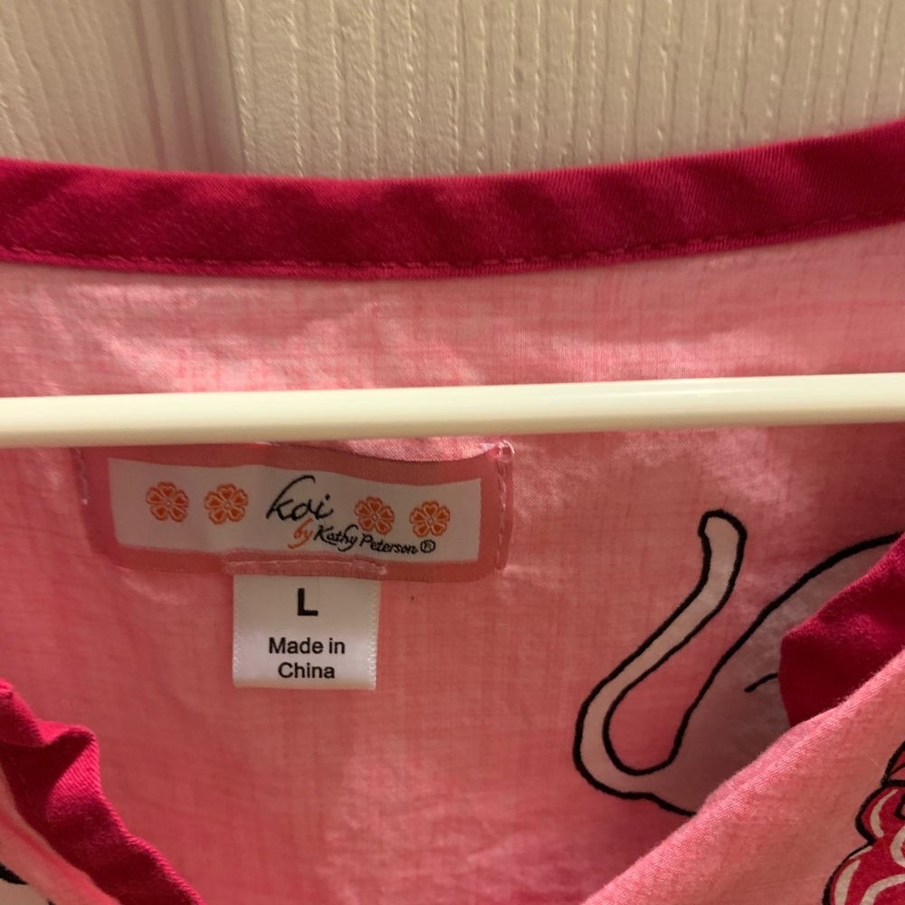 Koi scrub top!  L!